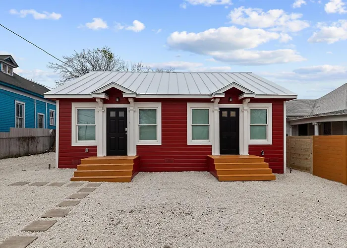 Inviting 4Br2.5Ba Downtown Home With Ample Space